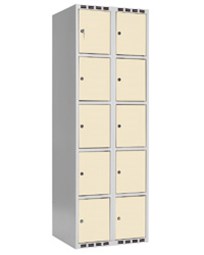 Omklædningsskab beige med 10 døre. Hasp