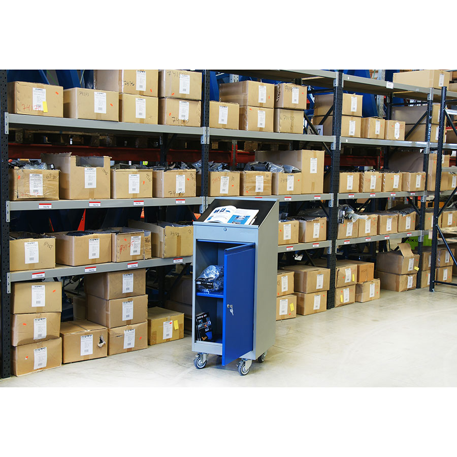 Skabsskrivepult med 2 aflåselige rum Skabsskrivepult med 2 aflåselige rum